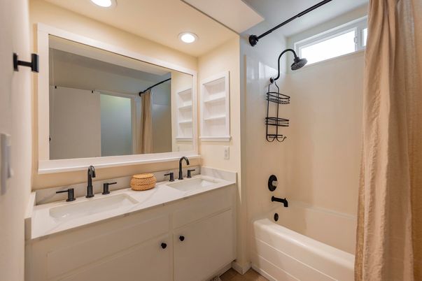 Bathroom, Dual Sink Vanities, Interior, Recessed Lighting