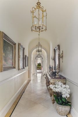 Chandelier, Interior