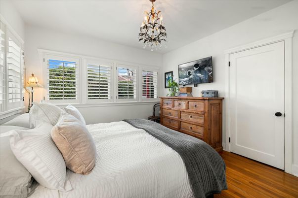 Bedroom, Interior, Pendant Lights, Wood Texture Flooring
