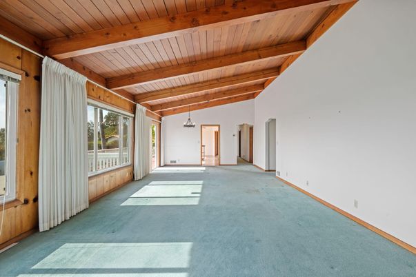 Empty room, Interior, Wooden Beams, Wooden Ceilings