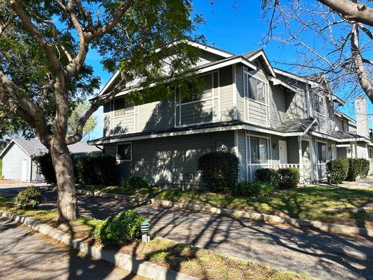 Exterior, Facade, Queen Anne Victorian
