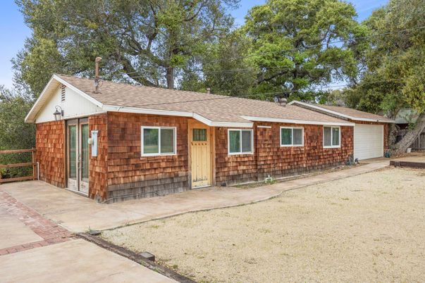 Attached, Exterior, Facade, Ranch