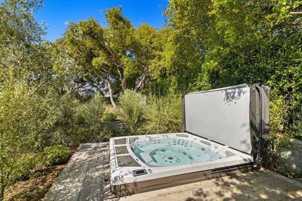 Exterior, Hot Tub