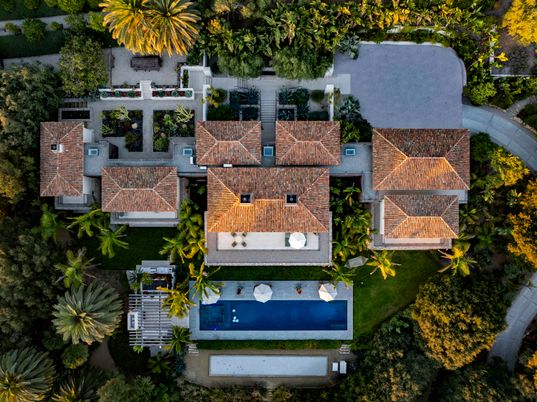 Exterior, Drone