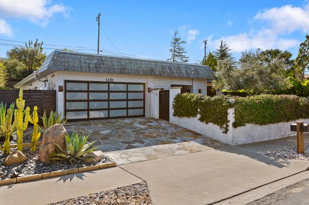Attached, Exterior, Facade, Ranch