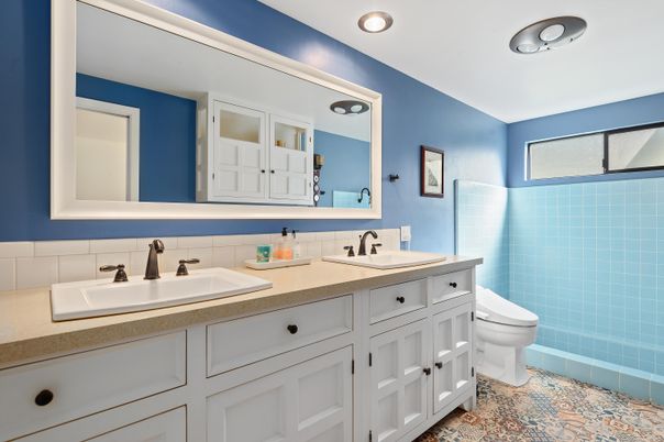 Bathroom, Dual Sink Vanities, Interior, Recessed Lighting