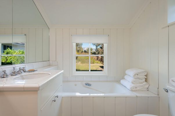 Bathroom, Interior, Tile Countertops
