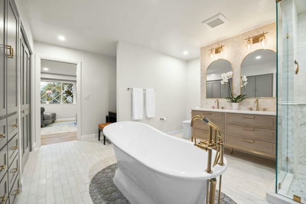 Bathroom, Dual Sink Vanities, Free Standing Baths, Glass Shower, Interior, Recessed Lighting