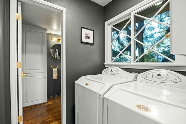 Interior, Washer, Wood Texture Flooring
