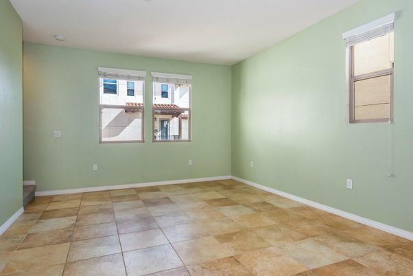 Empty room, Interior