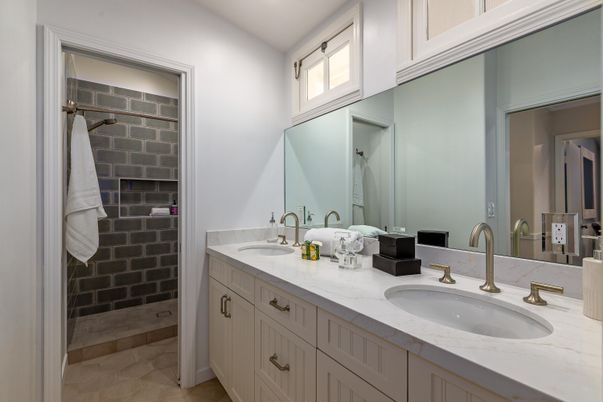 Bathroom, Dual Sink Vanities, Interior, Recessed Lighting