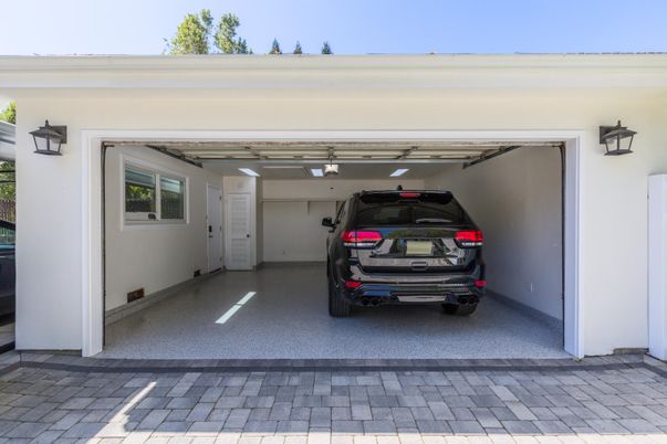 Exterior, Garage