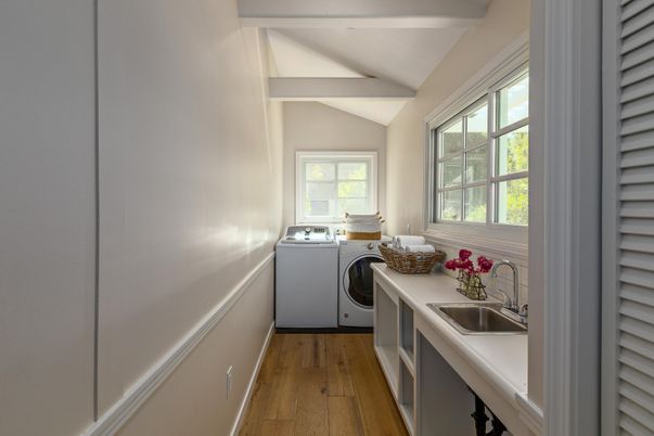 Interior, Washer, Wood Texture Flooring