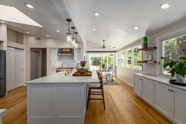 Dining room, Interior, Kitchen, Pendant Lights, Recessed Lighting, Wood Texture Flooring