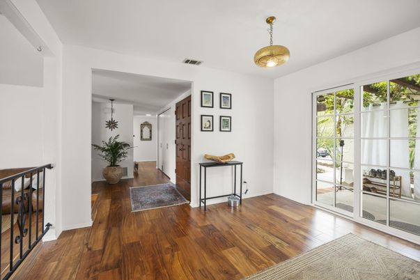 Interior, Pendant Lights, Wood Texture Flooring