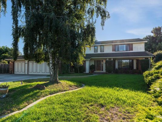 Backyard, Exterior, Facade, American Foursquare