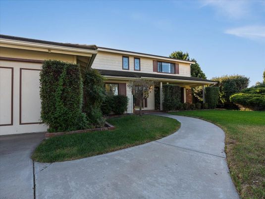 Backyard, Exterior, Facade, Split Level