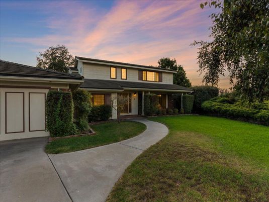 Backyard, Exterior, Facade, Split Level