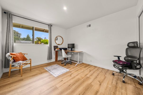 Home Office, Interior, Recessed Lighting, Wood Texture Flooring