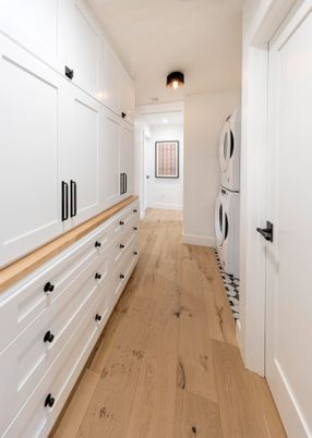 Interior, Utility Closets, Washer, Wood Texture Flooring