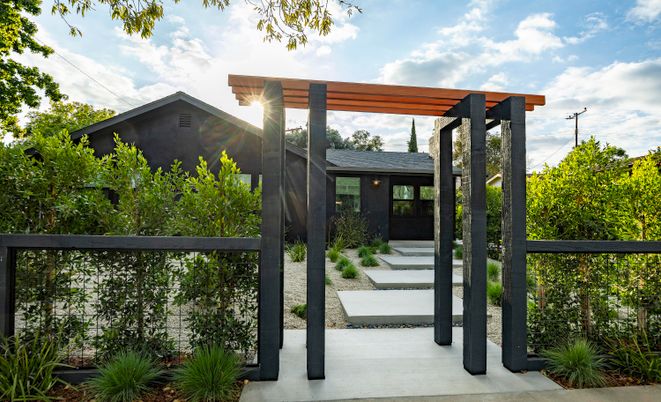 Exterior, Facade, Modern