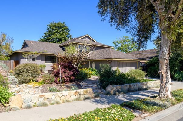 Attached, Exterior, Facade, Ranch