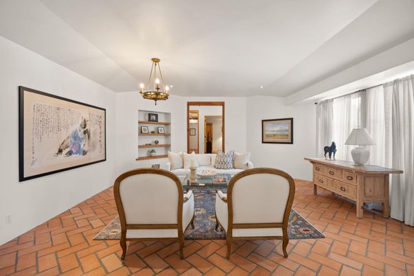 Chandelier, Interior, Living room