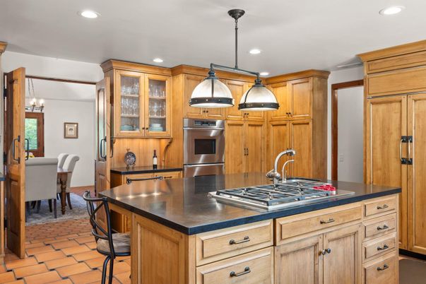 Dining room, Interior, Kitchen, Pendant Lights, Recessed Lighting, Stainless Steel Appliances