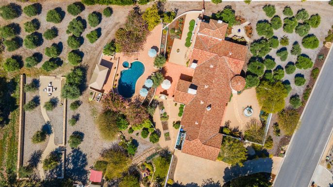 Exterior, Drone