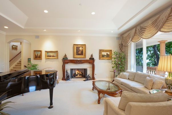 Fireplace, Interior, Living room, Piano, Recessed Lighting