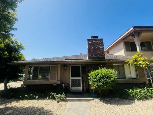 Exterior, Facade, Ranch