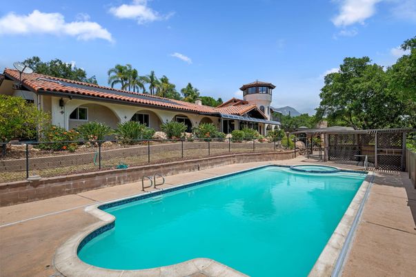 Exterior, Pool