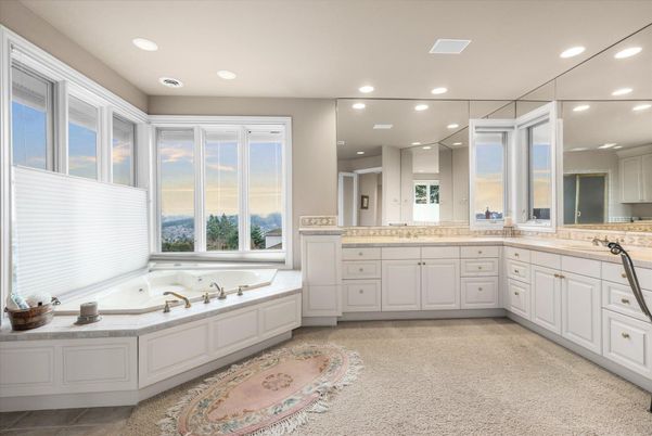 Bathroom, Dual Sink Vanities, Interior, Recessed Lighting