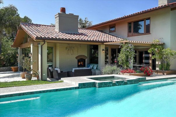 Exterior, Fireplace, Pool