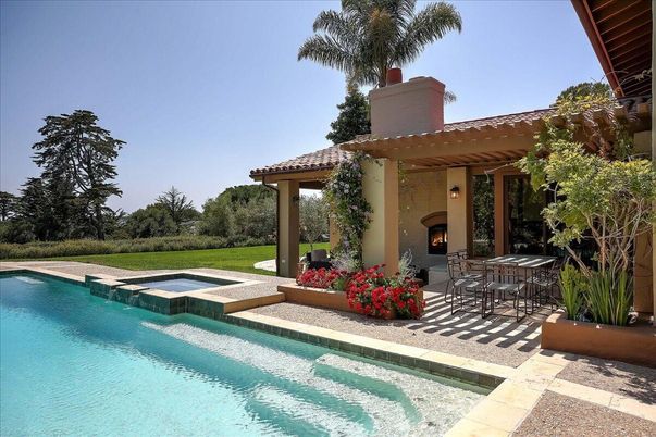 Exterior, Fireplace, Pool