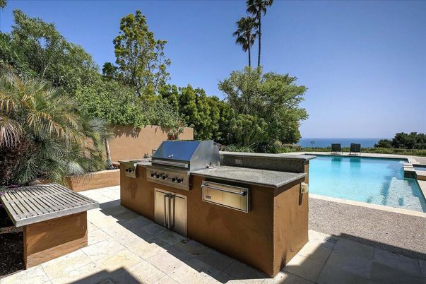 Exterior, Pool, Water
