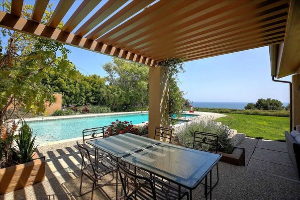 Exterior, Pool, Water