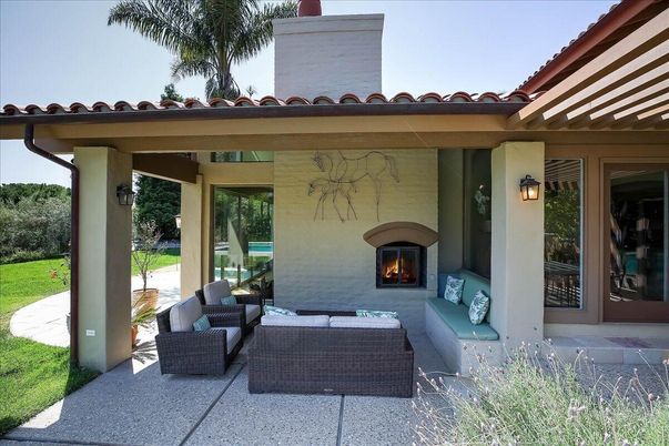 Exterior, Fireplace