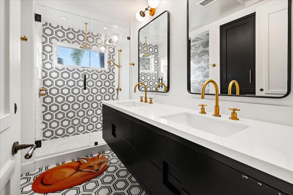 Bathroom, Dual Sink Vanities, Interior