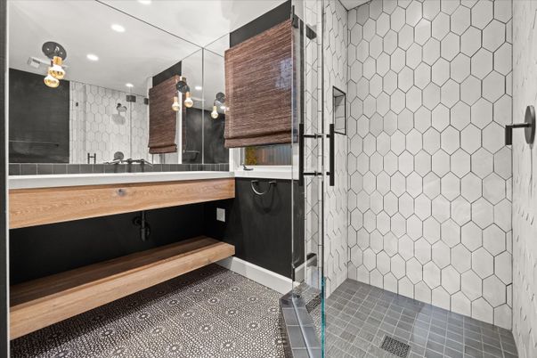 Bathroom, Interior, Recessed Lighting