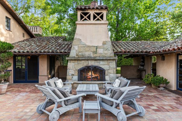 Exterior, Fireplace