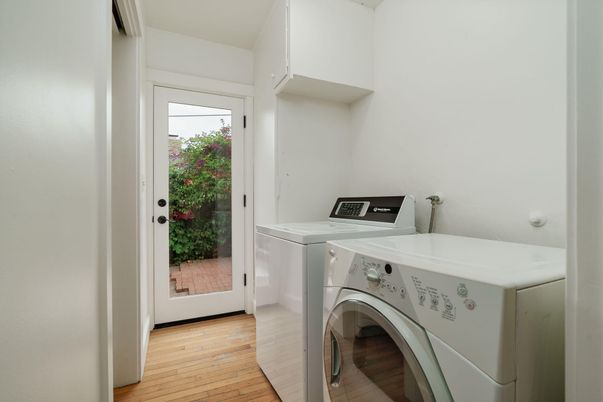 Interior, Washer, Wood Texture Flooring