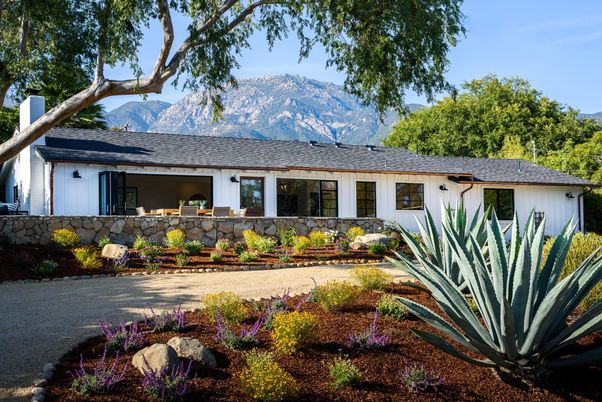 Exterior, Facade, Ranch