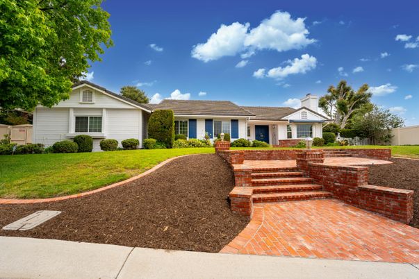 Backyard, Exterior, Facade, Ranch