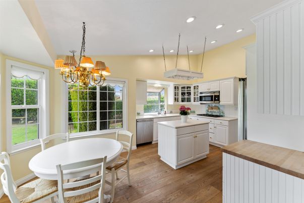 Chandelier, Dining room, Interior, Kitchen, Pendant Lights, Recessed Lighting, Stainless Steel Appliances, Wood Texture Flooring
