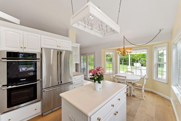 Chandelier, Dining room, Interior, Kitchen, Stainless Steel Appliances, Wood Texture Flooring