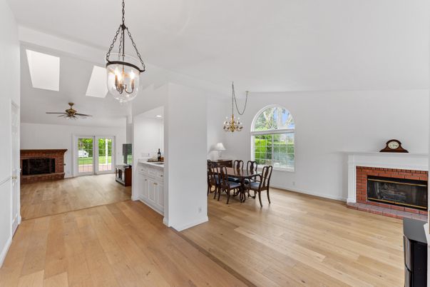 Chandelier, Dining room, Fireplace, Interior, Pendant Lights, Wood Texture Flooring