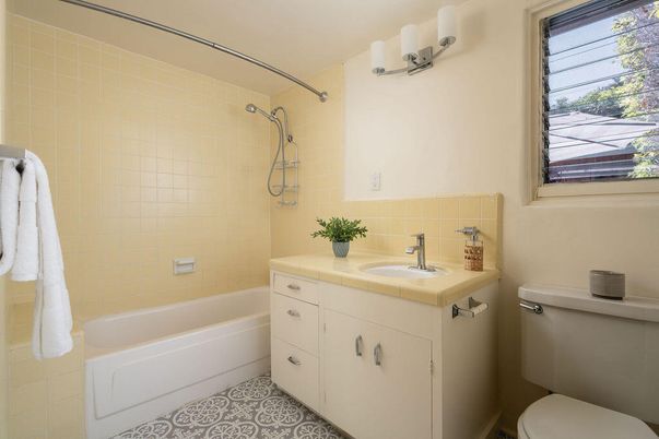 Bathroom, Interior, Tile Countertops