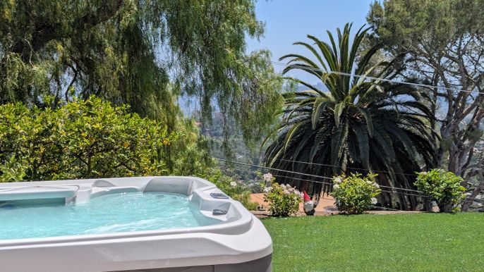 Exterior, Hot Tub
