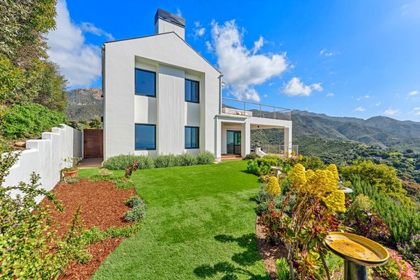 Backyard, Exterior, Facade, Modern